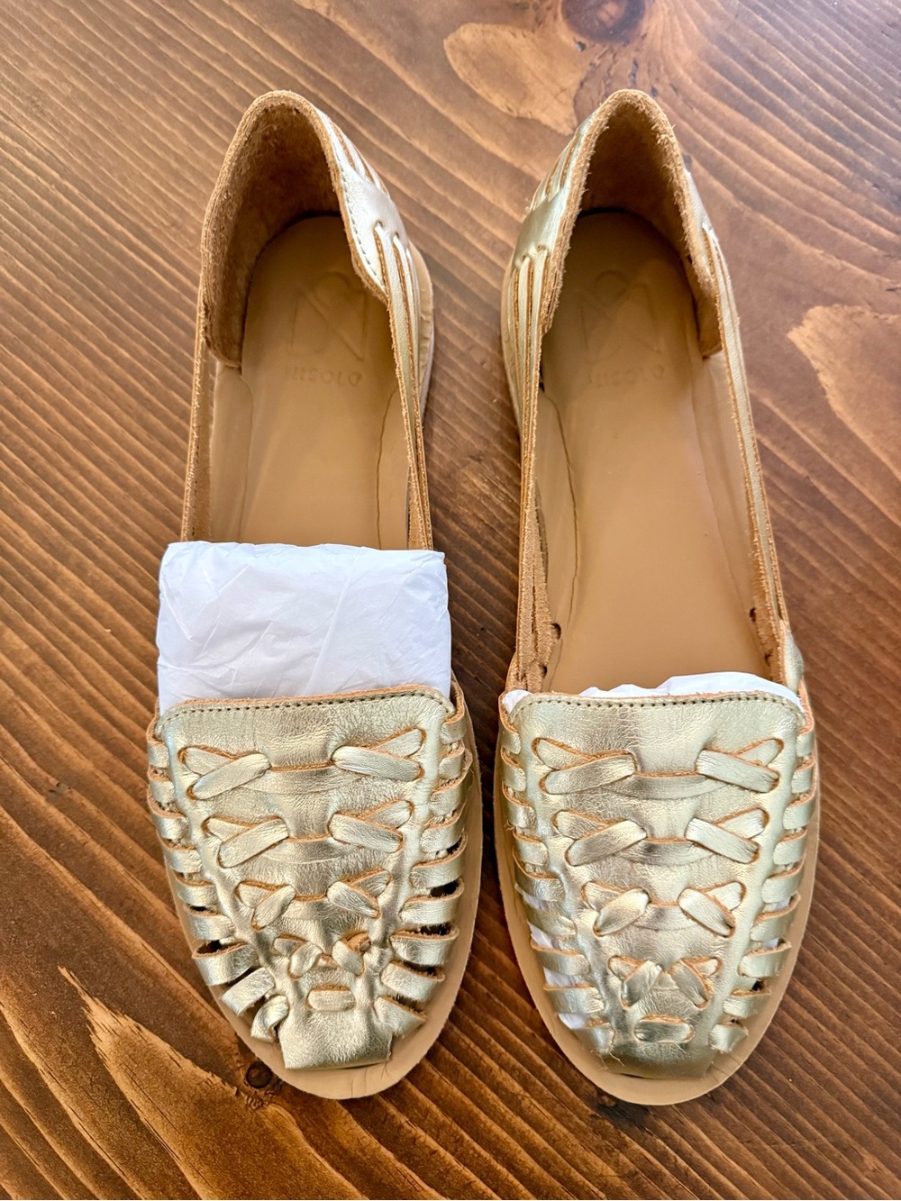 BRAND NEW Nisolo GOLD huarache 9.5